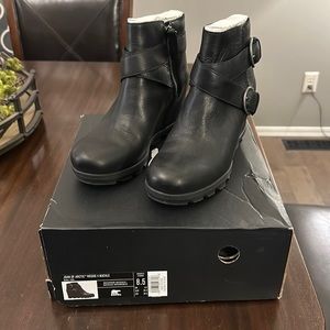 Sorel Joan of Arctic Wedge II Buckle Black. Great Condition!
